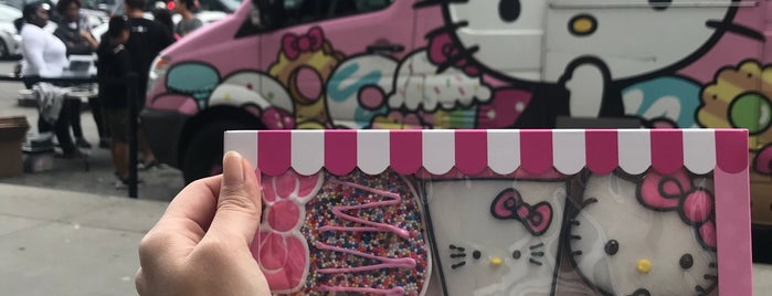 Hello Kitty Cafe Truck is one of Tempat yang Disukai Mei.