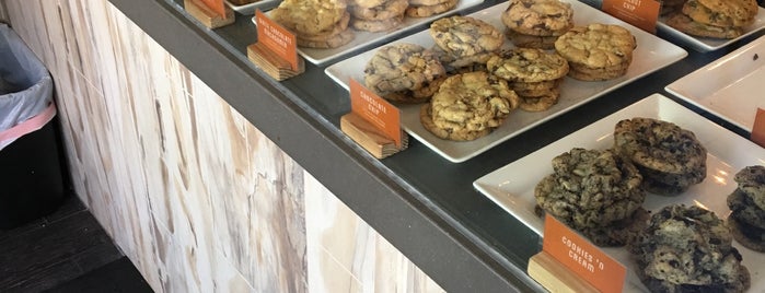 Antoine's Cookie Shop is one of Naif: сохраненные места.