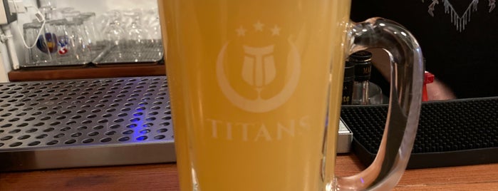 Titans Craft Beer Bar & Bottle Shop is one of Lugares favoritos de SV.
