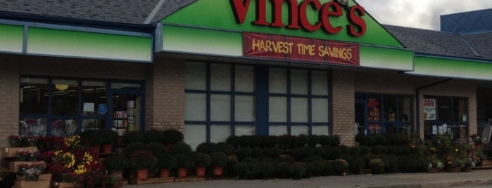 Vince's Market is one of สถานที่ที่ Jess ถูกใจ.