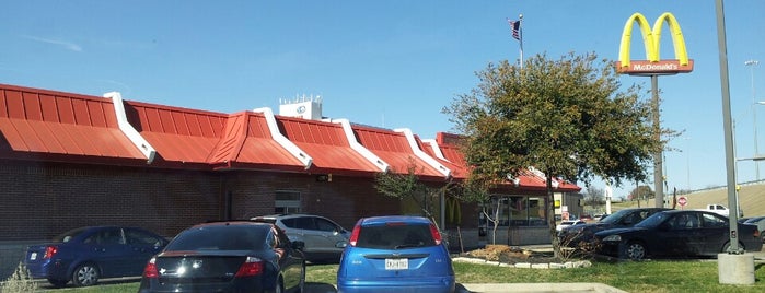 McDonald's is one of สถานที่ที่ Phillip ถูกใจ.