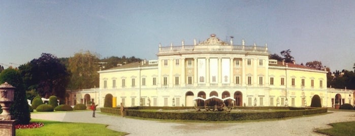 Parco Villa Olmo is one of Ecolarius.
