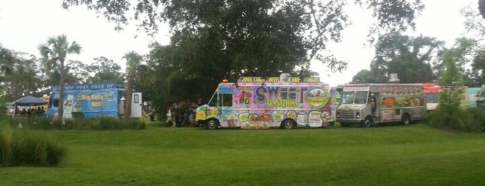 Food Truck Invasion Stuart @ Memorial Park is one of zombiemobile stops.