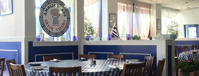 Analia's Cafe is one of Locais curtidos por Timothy.