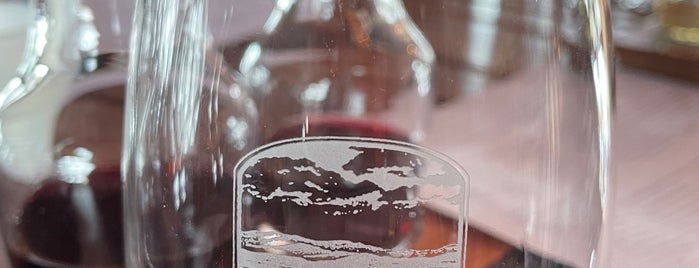 Shelburne Vineyard is one of wino life.
