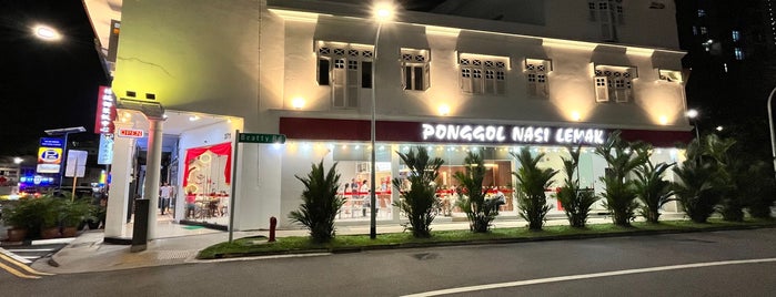 Ponggol Nasi Lemak is one of Singapore Hawker Stalls.