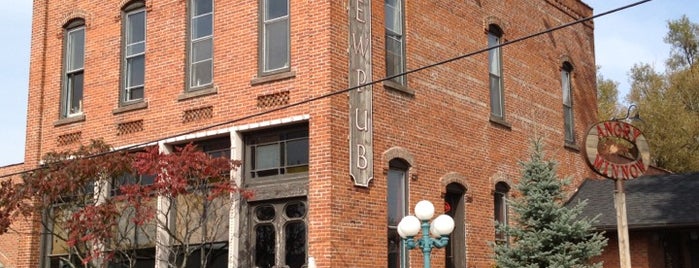 Angry Minnow Restaurant & Brewery is one of สถานที่ที่ John ถูกใจ.