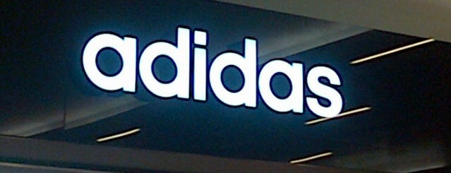 adidas is one of Mapiさんのお気に入りスポット.