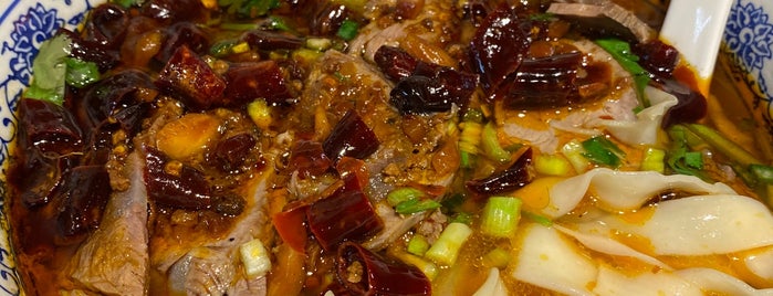 Lanzhou Beef Noodle is one of Tempat yang Disukai Camille.