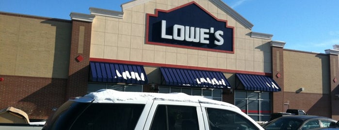 Lowe's is one of Orte, die Laura gefallen.