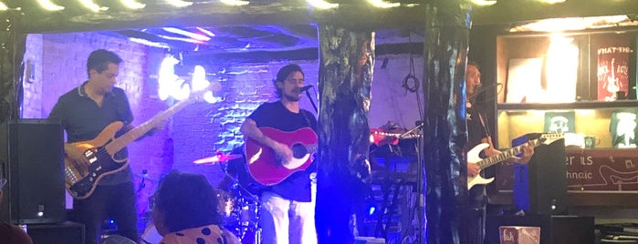 Fah Live Music is one of Krzysztof'un Beğendiği Mekanlar.