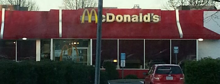 McDonald's is one of Orte, die Erica gefallen.