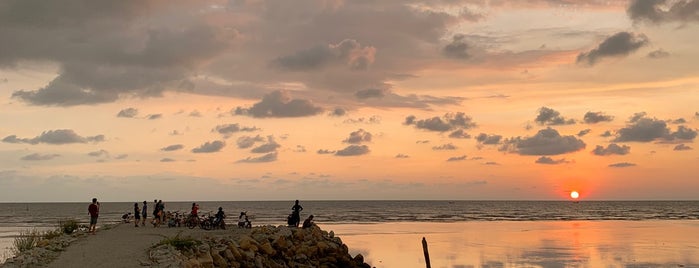 Pantai Malindo is one of Balik Pulau.