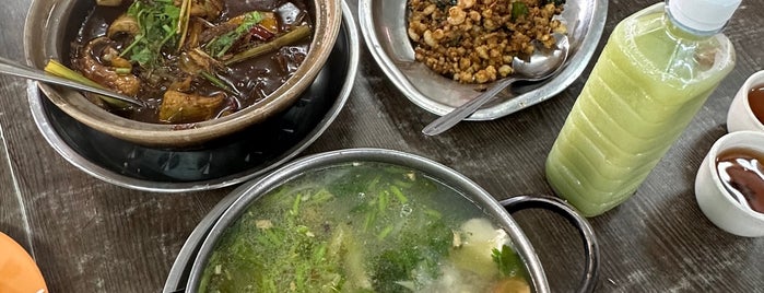 源发海鲜饭店 Gwan Huat Seafood Restaurant is one of sinkincan kuih nenek.