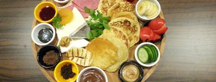 Crepe Box Cafe Restaurant is one of istanbul gitmen gerek.