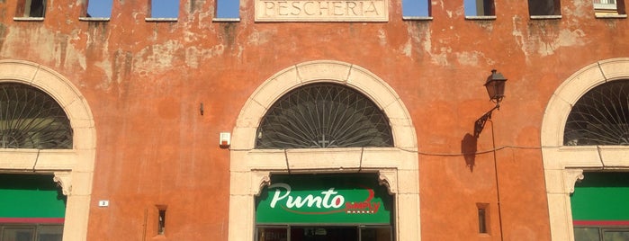 Piazzetta Pescheria is one of VRN.