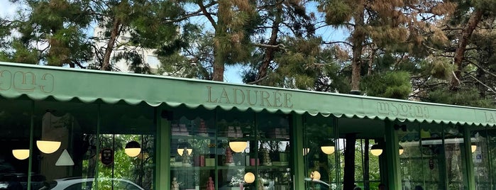 Ladurée is one of tbls.