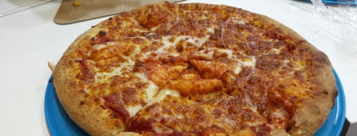Domino's Pizza is one of Tempat yang Disukai Watashi.