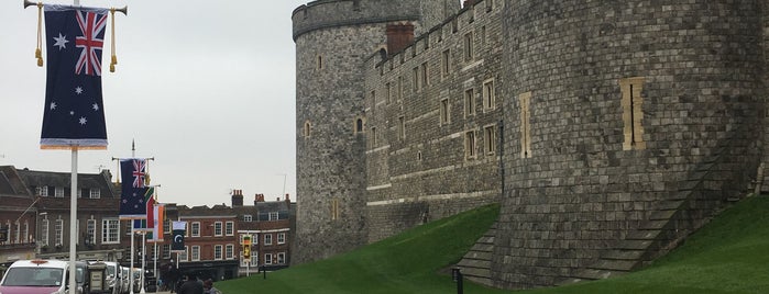 Windsor Castle is one of สถานที่ที่ Jaqueline ถูกใจ.