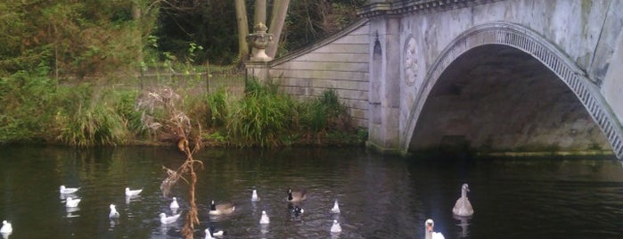 Chiswick House & Gardens is one of London tourist.