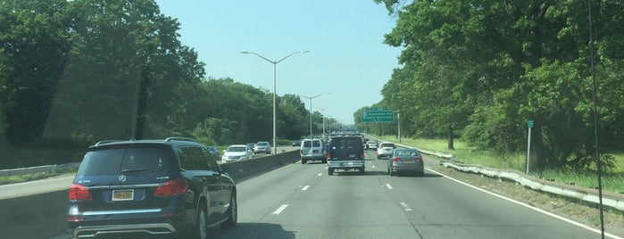 Cross Island Parkway is one of New York City area highways and crossings.