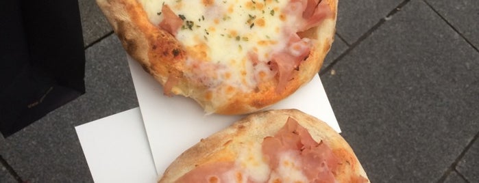 Dolce Vita Pizzería is one of Javierさんのお気に入りスポット.