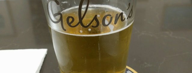 Gelson's Wine Bar is one of Kimmieさんの保存済みスポット.