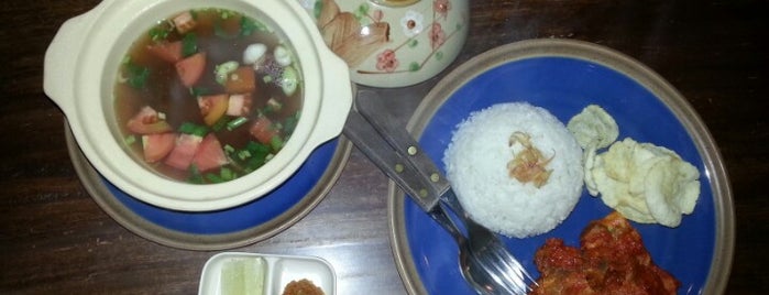 Warung Buntut Bunga lawang is one of FOODS AND DRINKS.