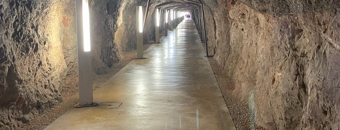 Tunel Del Castillo is one of Guía del turista.
