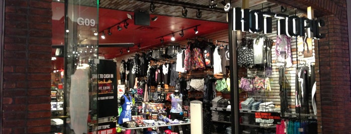 Hot Topic is one of Locais curtidos por Mark.