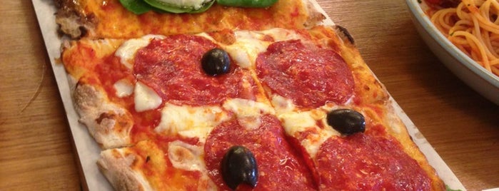 Trevia Pizza di Roma is one of Gespeicherte Orte von Jihye.
