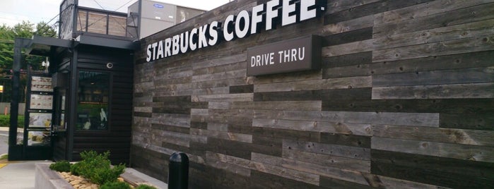Starbucks is one of Elvyra : понравившиеся места.