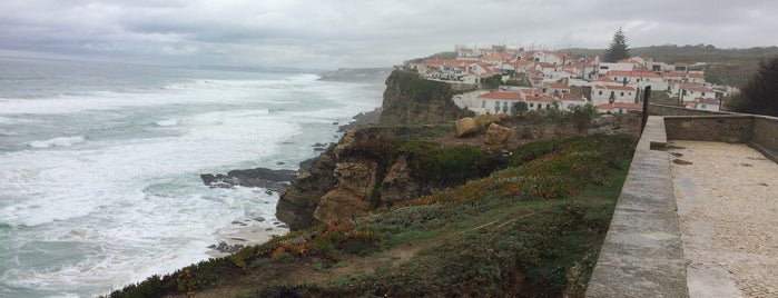 Azenhas do Mar is one of Tempat yang Disukai Pedro.