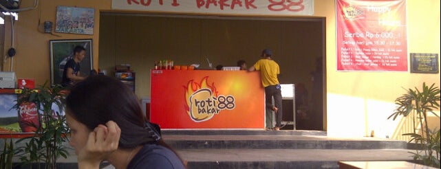Roti Bakar 88 is one of mika'nın Beğendiği Mekanlar.