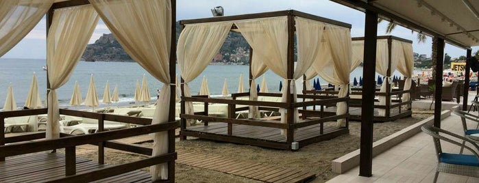 Marbella Beach Club is one of Gespeicherte Orte von Özcan Emlak İnş 👍.