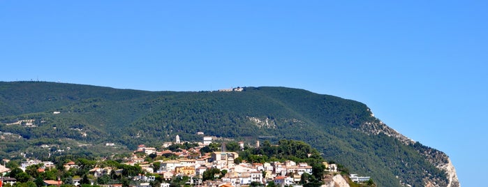 Numana is one of Riviera del Conero.