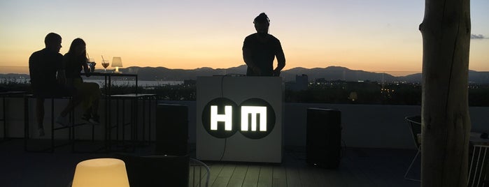 HM Tropical Rooftop Lounge is one of Gespeicherte Orte von Sasha.