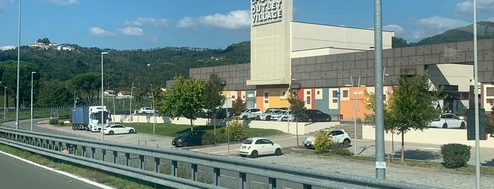 Conte of Florence Outlet is one of Outlet.