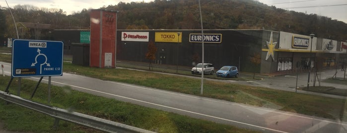 Centro Commerciale Bennet is one of Mauro'nun Beğendiği Mekanlar.