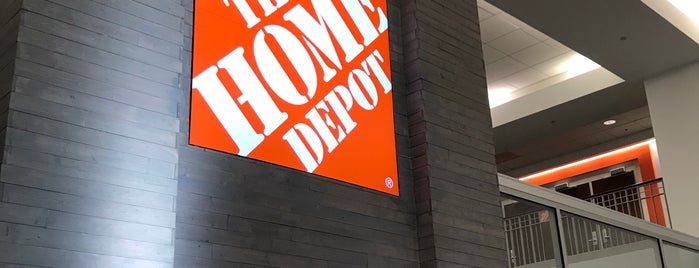 The Home Depot Store Support Center is one of Naveenさんのお気に入りスポット.