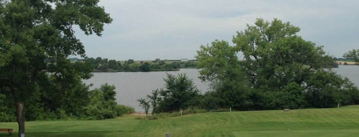 Brookings Country  Club is one of Chelsea'nın Beğendiği Mekanlar.