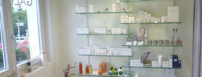 Wellness- & Beautycenter Kosmetik is one of Orte, die ! BETA simone gefallen.