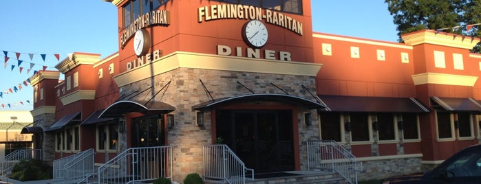 Flemington Raritan Diner is one of สถานที่ที่ Wendy ถูกใจ.