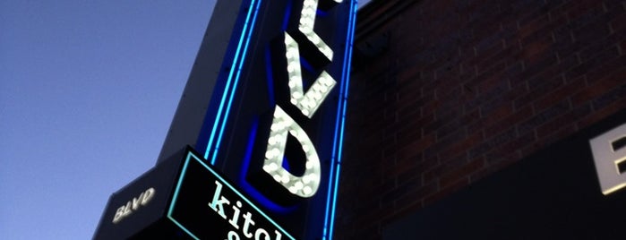 Blvd Kitchen & Bar is one of Posti che sono piaciuti a Lindsi.