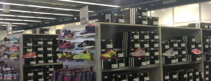 Adidas Outlet Store is one of Tempat yang Disukai Abel.