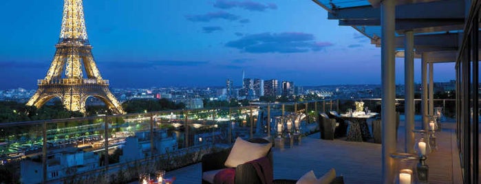 Shangri-La Hotel Paris is one of Top Paris hotels with restaurants for gourmets.