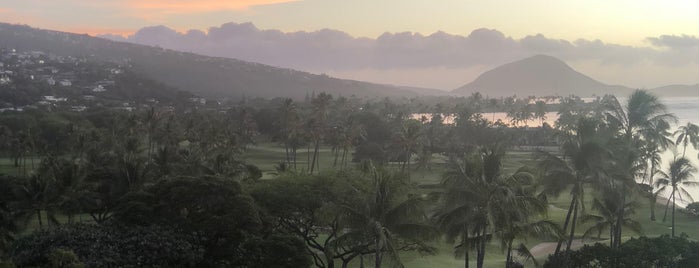 The Kahala Hotel & Resort is one of Jason'un Beğendiği Mekanlar.