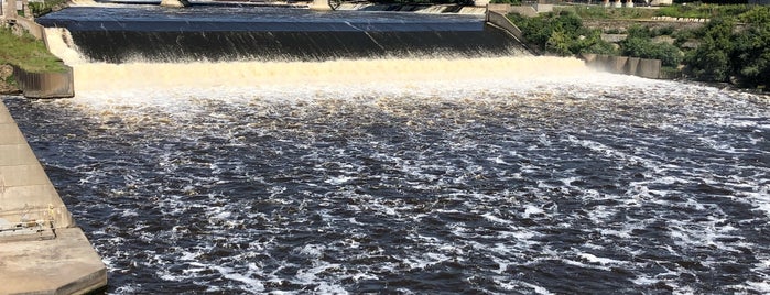 Upper St. Anthony Falls Lock and Dam is one of สถานที่ที่ Jason ถูกใจ.