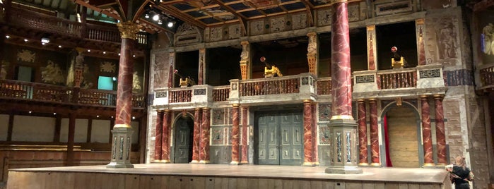 Shakespeare's Globe Theatre is one of Tempat yang Disukai Jason.