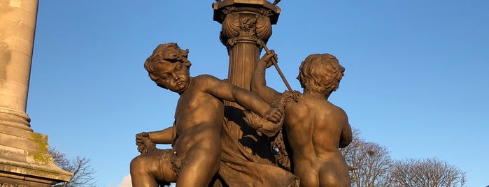 Pont Alexandre III is one of Tempat yang Disukai Jason.